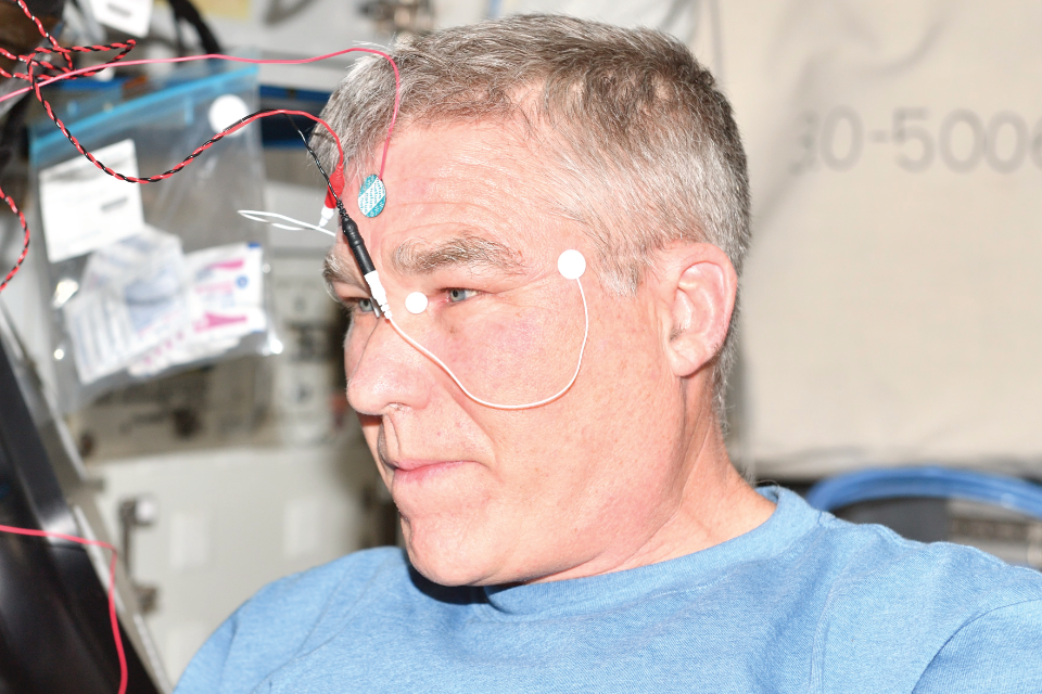 Astronaut with DTL electrodes