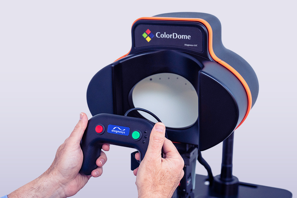 Button box with haptic stimulation for the full-field stimulus test